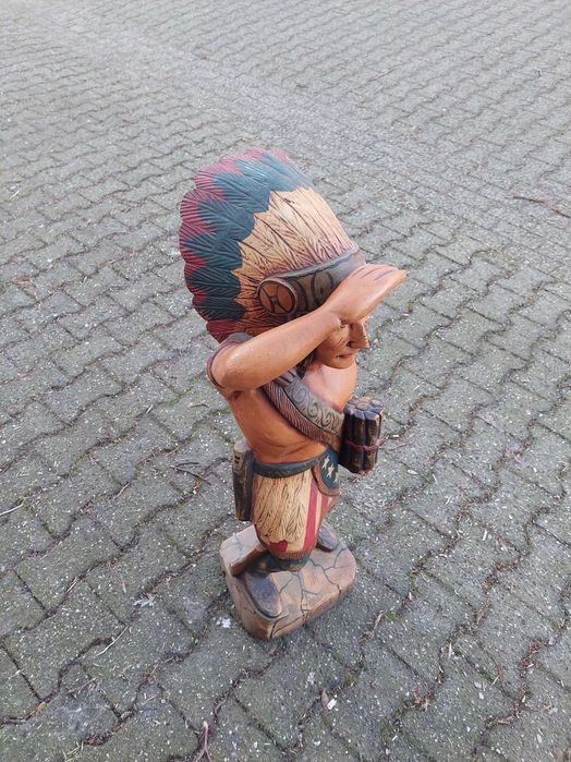 Дървена фигура на индианец