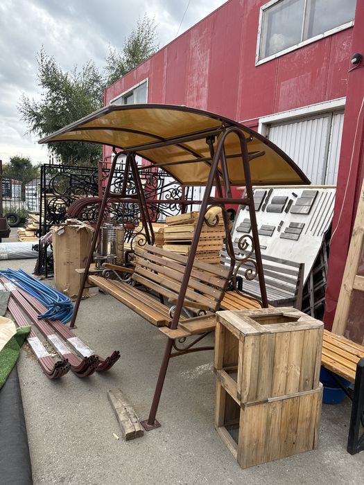 Качели садовые с коваными элементами