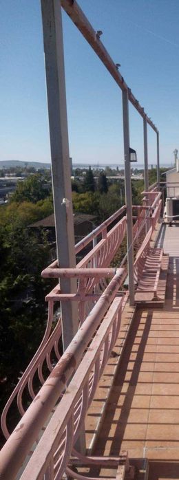 Метален парапет с разчупена форма