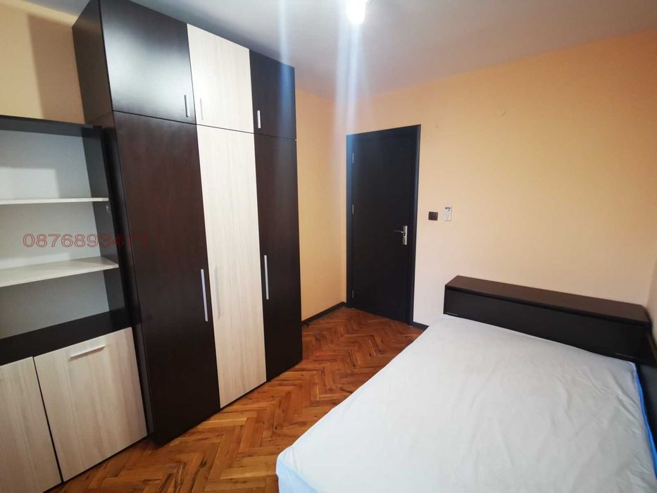 Дава се под наем Тристаен апартамент в Варна, Център - 70 кв.м за 561 € - Снимка #4