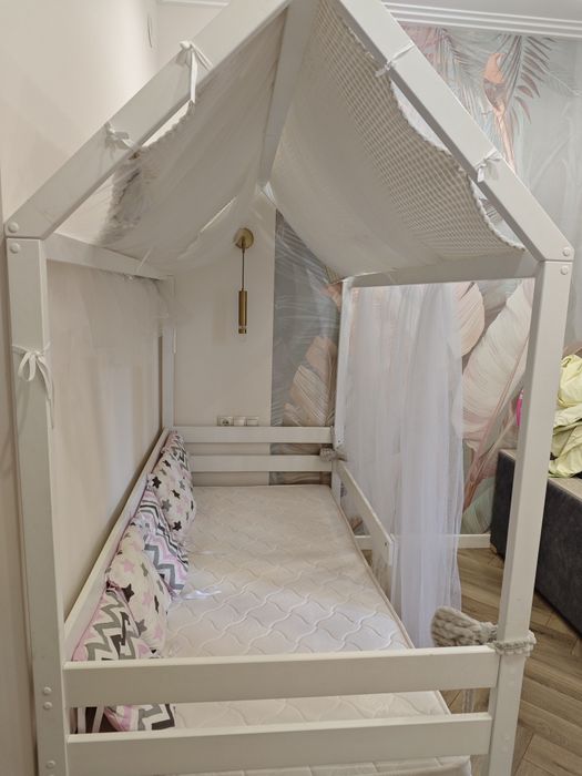 Кроватка детская домик