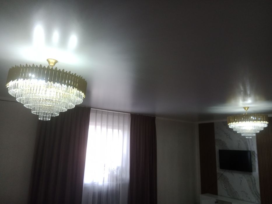 Продам две люстры