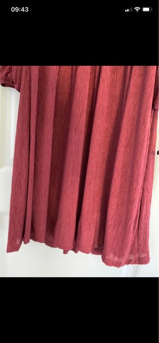 Rochita lunga ! Perfecta pentru o ocazie de neuitat ! Este foatte frunoasa si are un material foarte bun