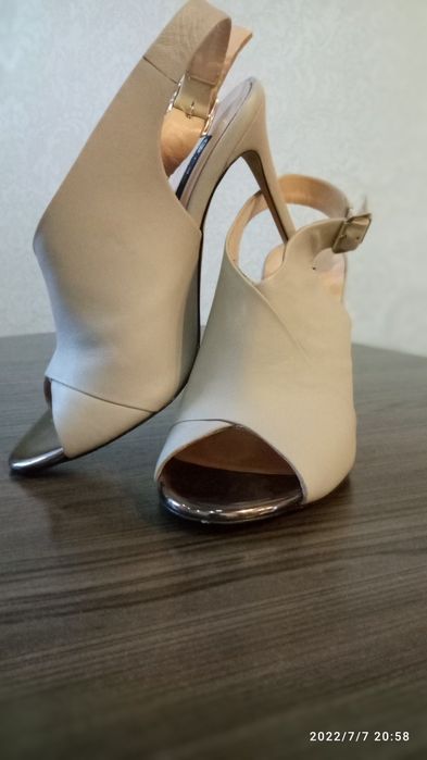 Продам стильную обувь