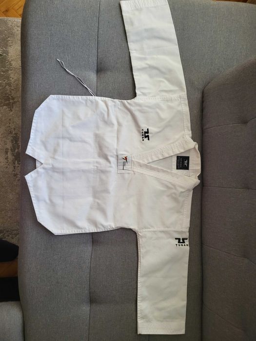 Taekwondo - добок и протектори-нови