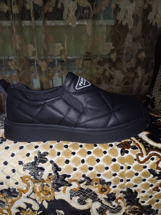 Продам новые кроссовки ( слипоны )