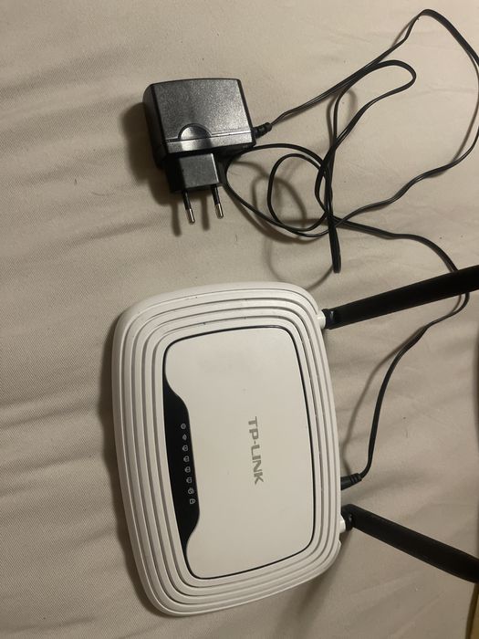 Router Wireless  alb TP LINK ca nou, nefolosit
