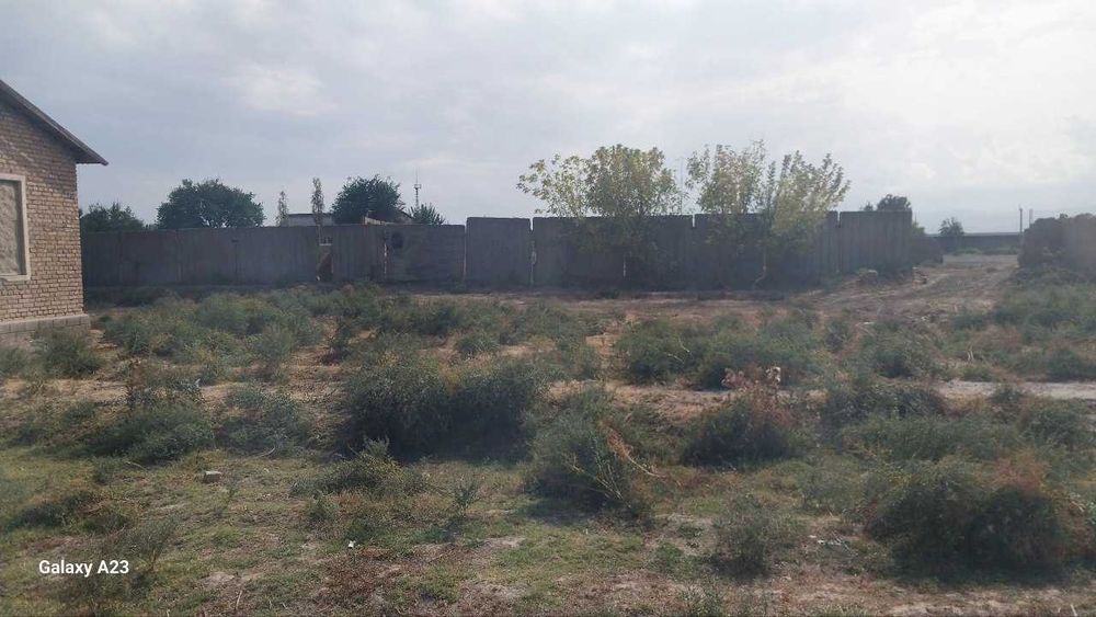 Koʻchmas mulk xizmat uyi va ayvon binosi