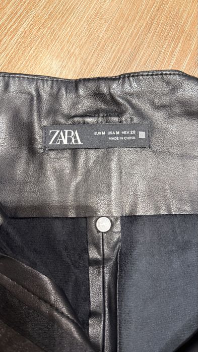 Шорты из эко кожи Zara