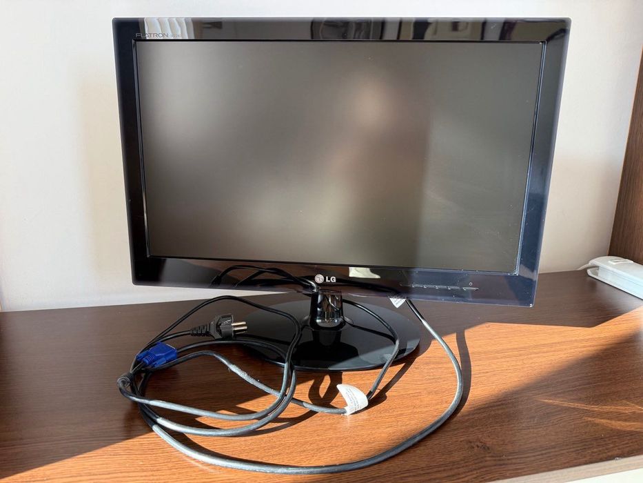 Монитор LG W2240S – 22” Full HD – Отлично състояние