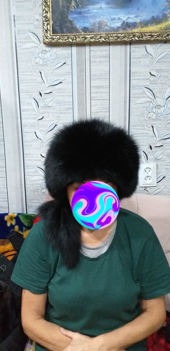 Продам две меховые шапки