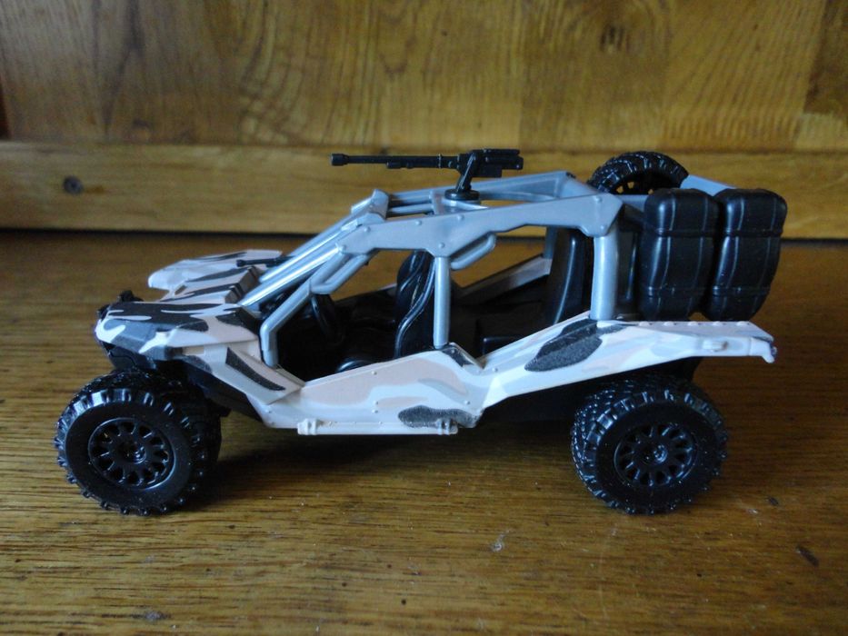 Военный джип (багги) (моделька)