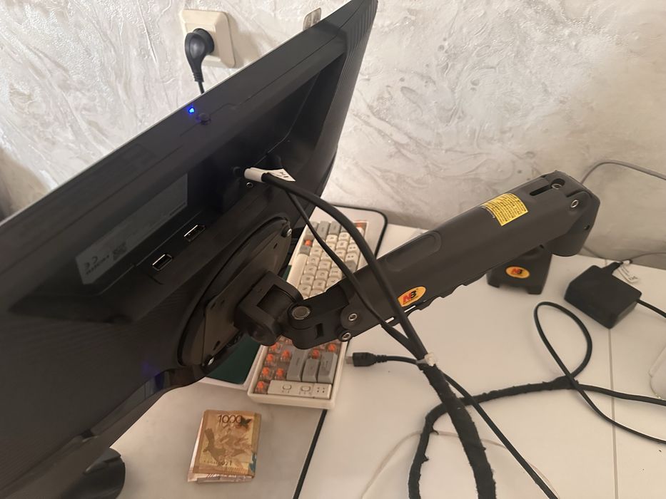Продам монтиро с кранштейном