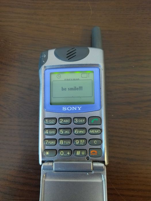 Продавам телефон/GSM SONY CDM-Z5