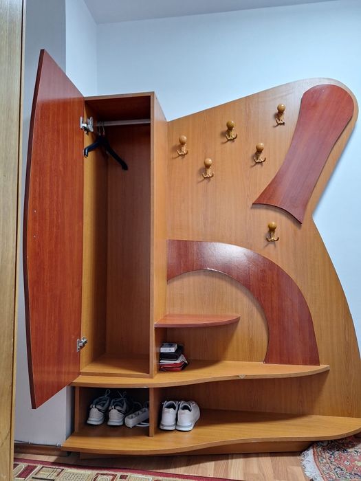 Cuier hol cu dulap si pantofar, stare foarte bună, design modern