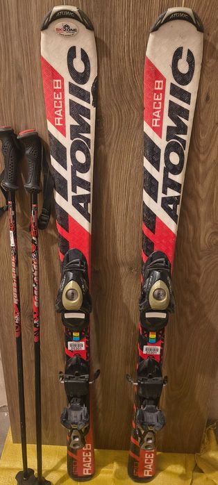 Skiuri Atomic Race 8