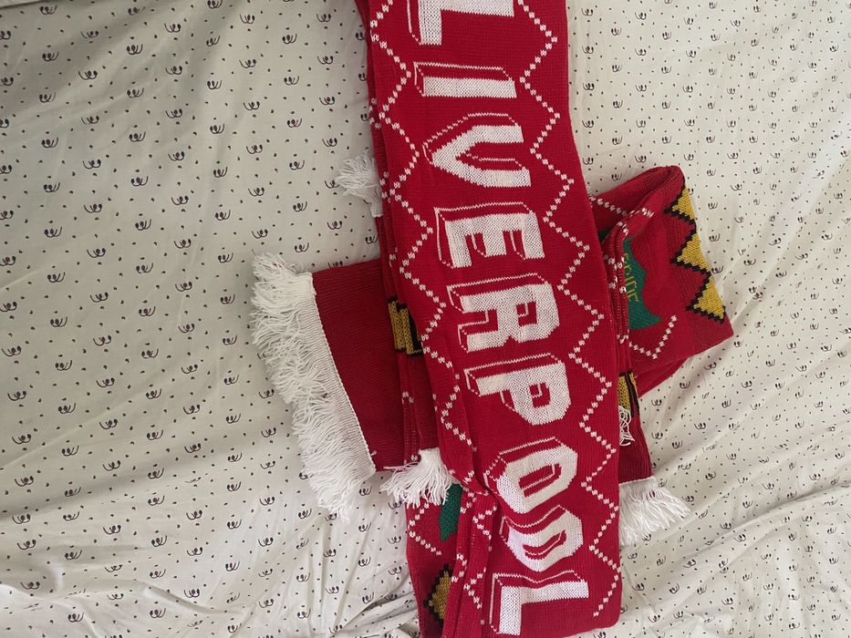 Чисто нови фенски шалове