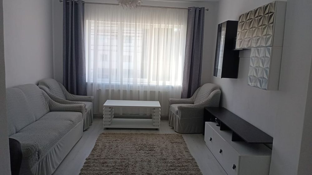 Închiriez apartament
