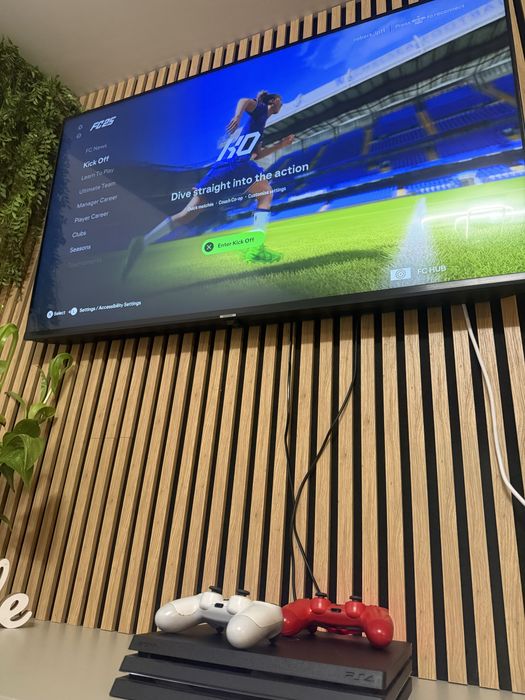 PlayStation 4 Pro, 1Tb, 2 Manete + 7 Jocuri (Fifa 25)