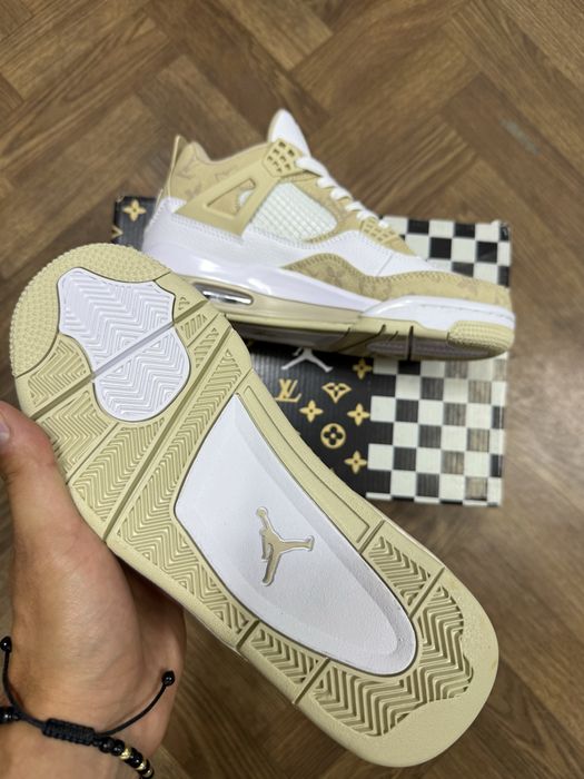 Adidasi/Sneakersi Nike Air Jordan 4 Retro x Louis Vutton marimea 42 si 43