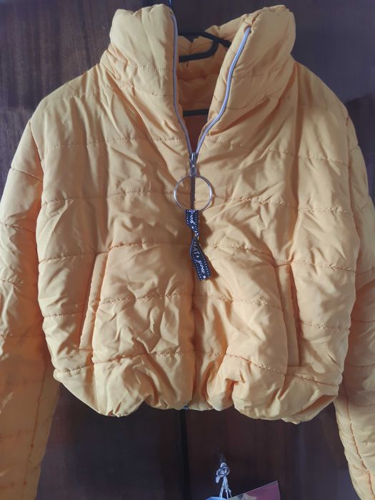 Прекрасно жълто якенце