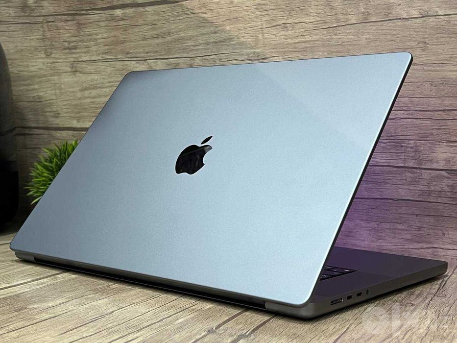 новый MacBook Pro 16” M1 Pro / 16Gb / 512 Gb / 16GPU