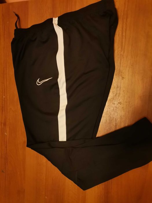 Долнища от Nike  М, L