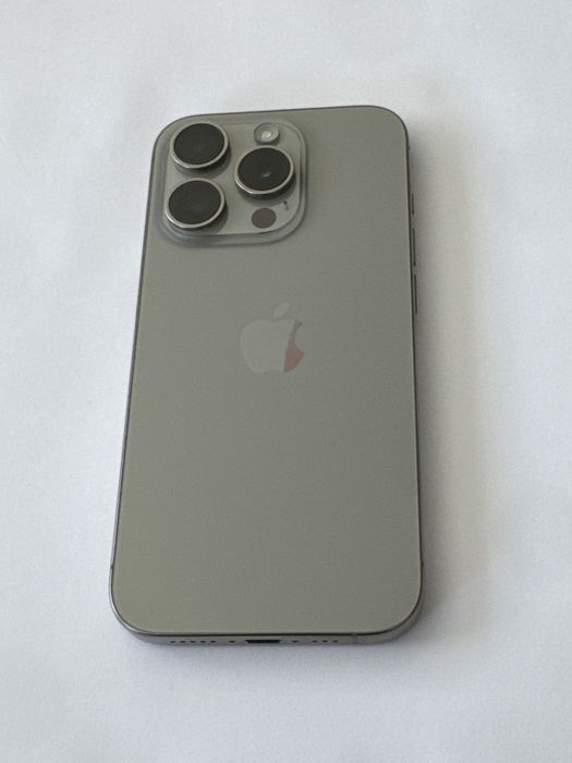 iPhone 15 PRO cu 95% Bateria