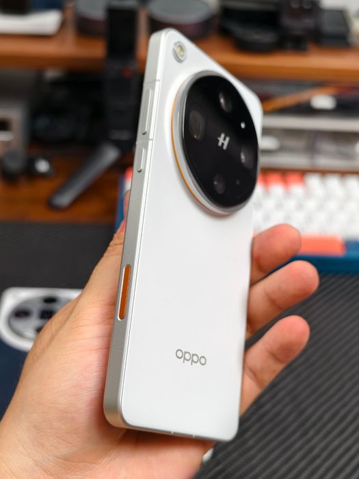 OPPO Find X9 Ultra ホワイト Vând Oppo Find X9 Ultra – White Editon | 16GB RAM + 512GB