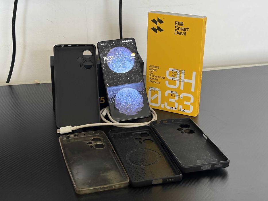 Telefon Gaming Xiaomi POCO F5 12/256 GB, stare foarte bună, 4 huse, cutie, cablu