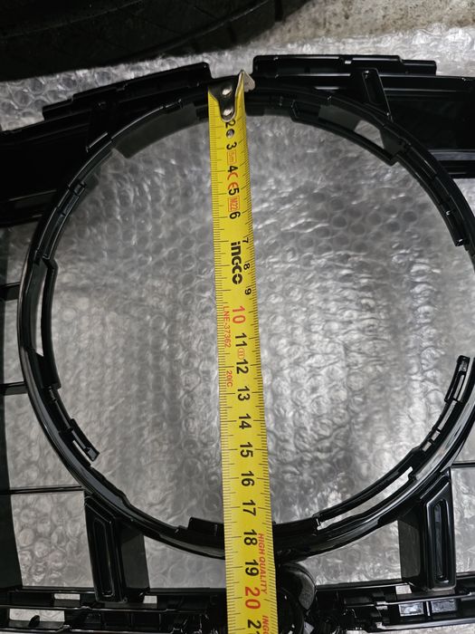 Grila mercedes negru lucios