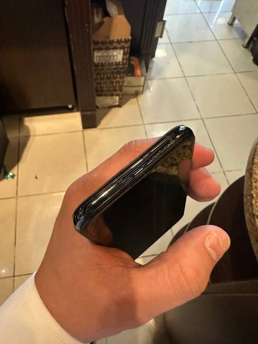 Iphone 11 pro holati yahwi karobkasi ozim  iwlataman aybi yoq 150 $
