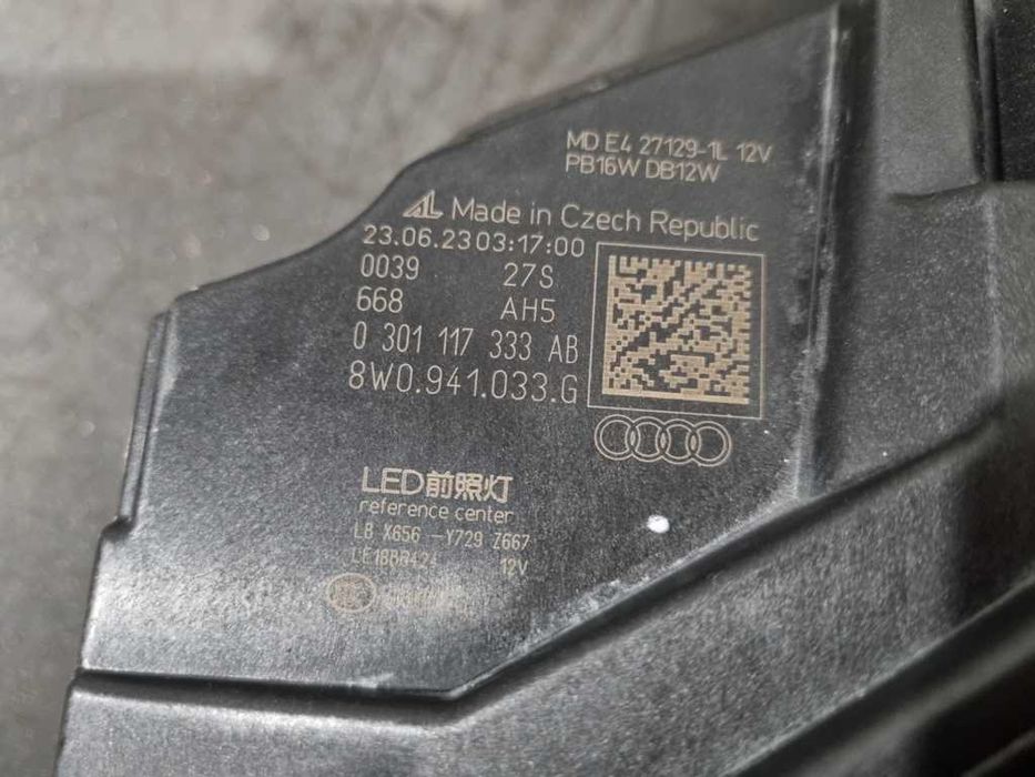 Far LED stanga original 8W0941033G Audi A4 B9