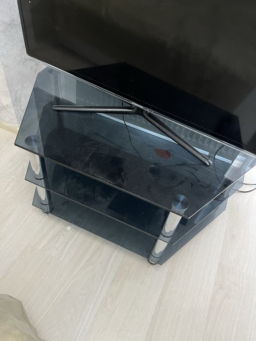 Продам срочно столик