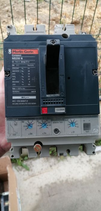 Автоматични и ръчни прекъсвачи - 100А,125А, 200А, 250А,630А, 1000А