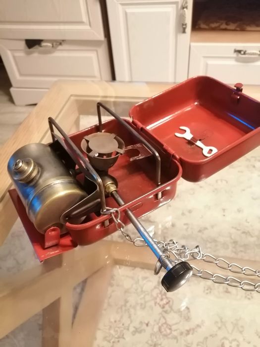 Печка одна комфорка, на бензине..