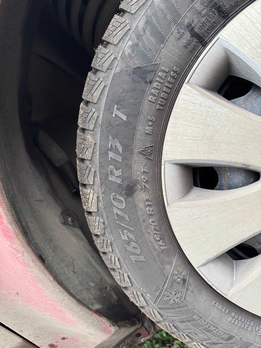 Cauciucuri de iarnă R13 165/70 79T utilizate o lună cu tot cu jante