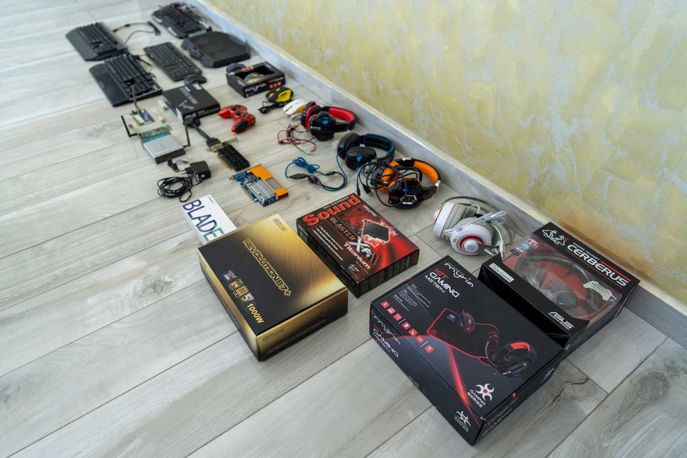 Tastaturi, mouse, casti, placi video, surse, M2 expansion, acces point