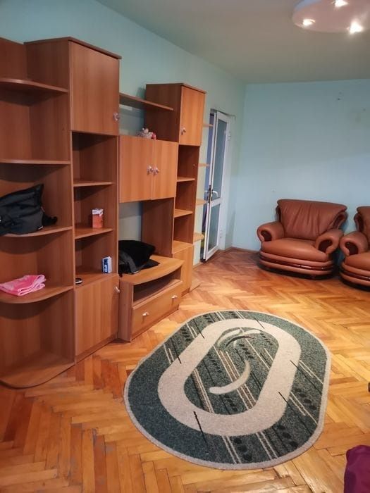 Inchiriez apartament 3 camere