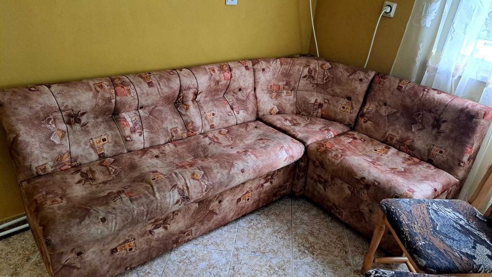 Кухненски ъглов диван с 3 бр тапицирани  стола