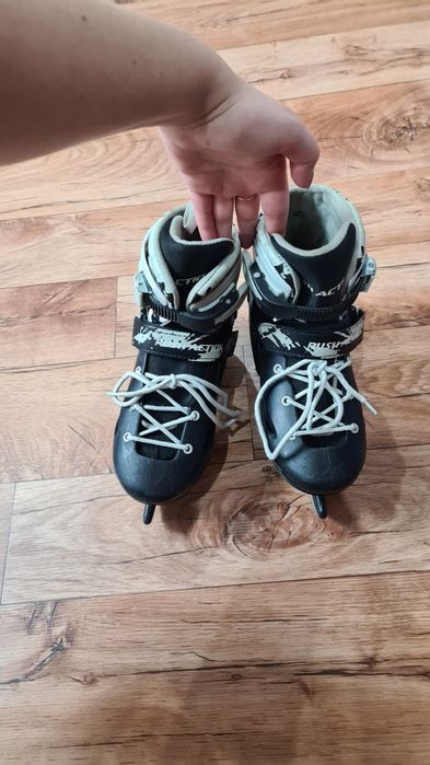 Продам детские коньки