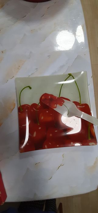 Посуда  под  торты