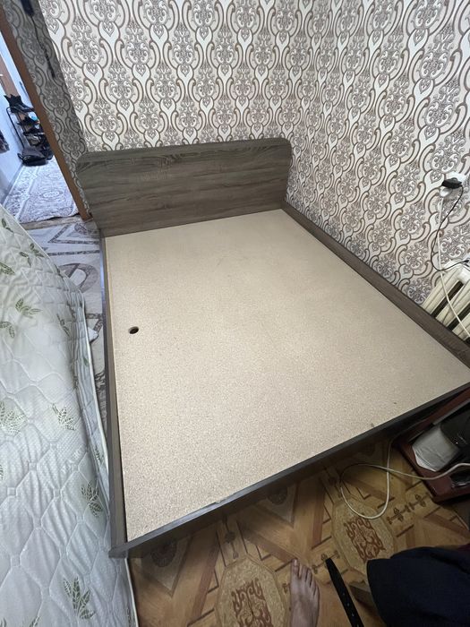 Кровать с матрасом