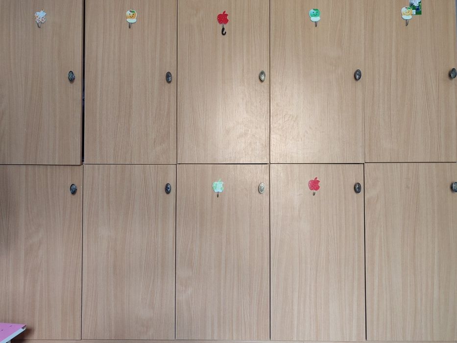 Divanchalar, shkafcha,stol stulcha sotiladi kelishilgan xolda