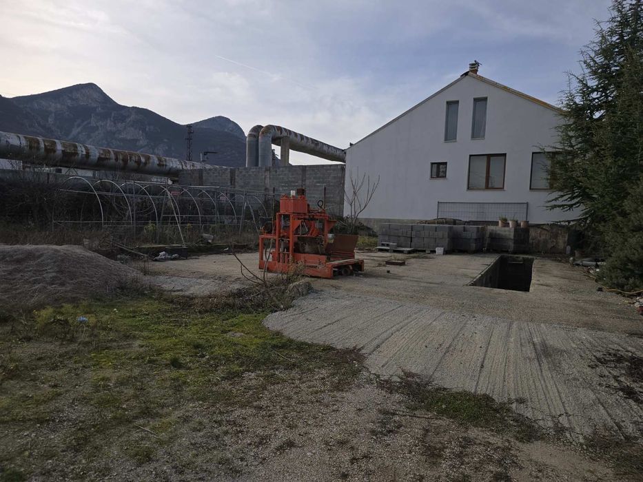 Продава се Промишлена сграда в Враца, Промишлена зона - Изток - 3600 кв.м за 99 €/кв.м - Снимка #2