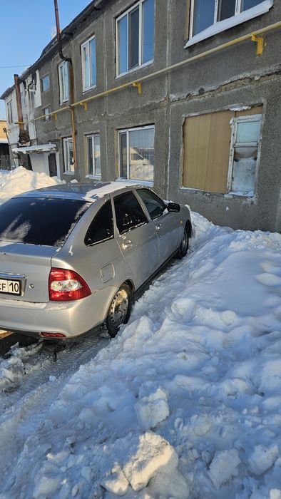 Приора хачбек продам