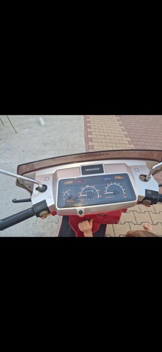 Скутер хонда лийд 125