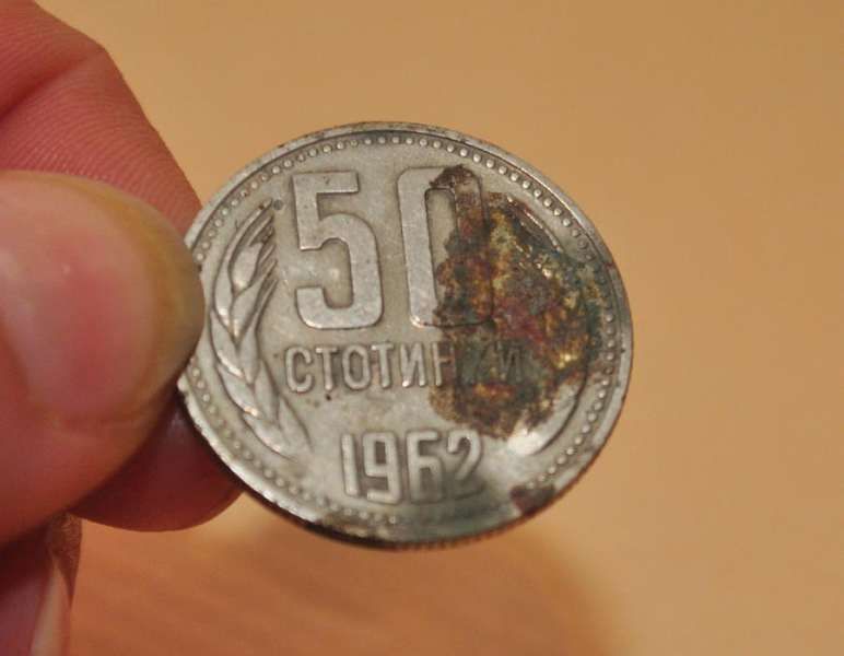 Продавам стари монети