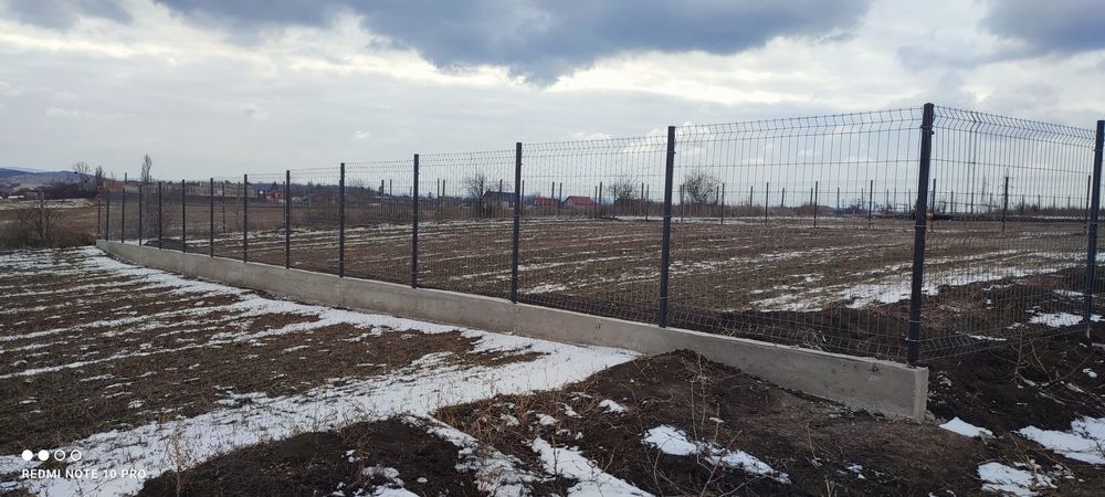 Vând pământ intravilan