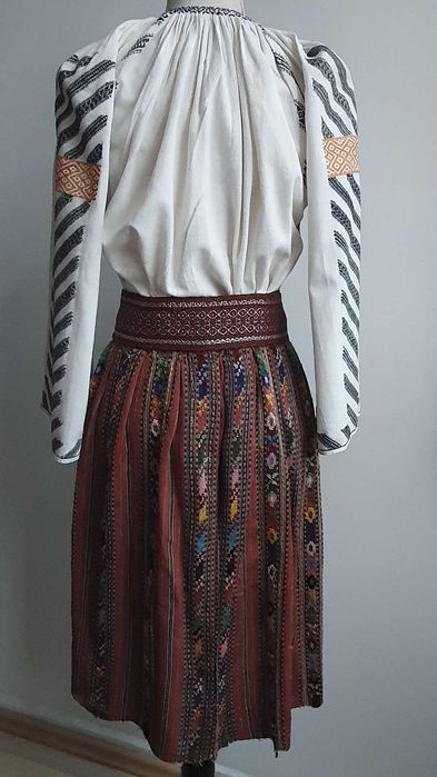REDUCERE 20%! Costum popular (ie/camasa, valnic/fota/catrinta/zadie)